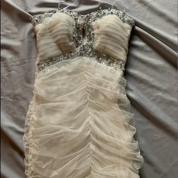 🩷Formal/Prom White beautiful dress - Picture 2 of 4